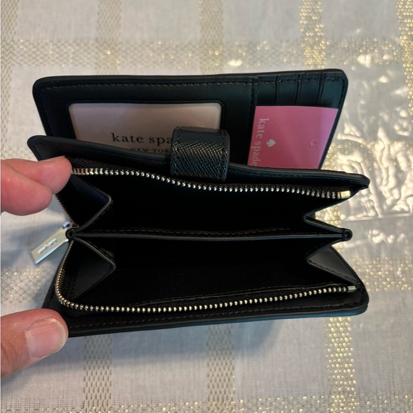Staci Medium Compact Bifold Wallet. Warm Beige and Black. In excellent condition - Picture 4 of 5